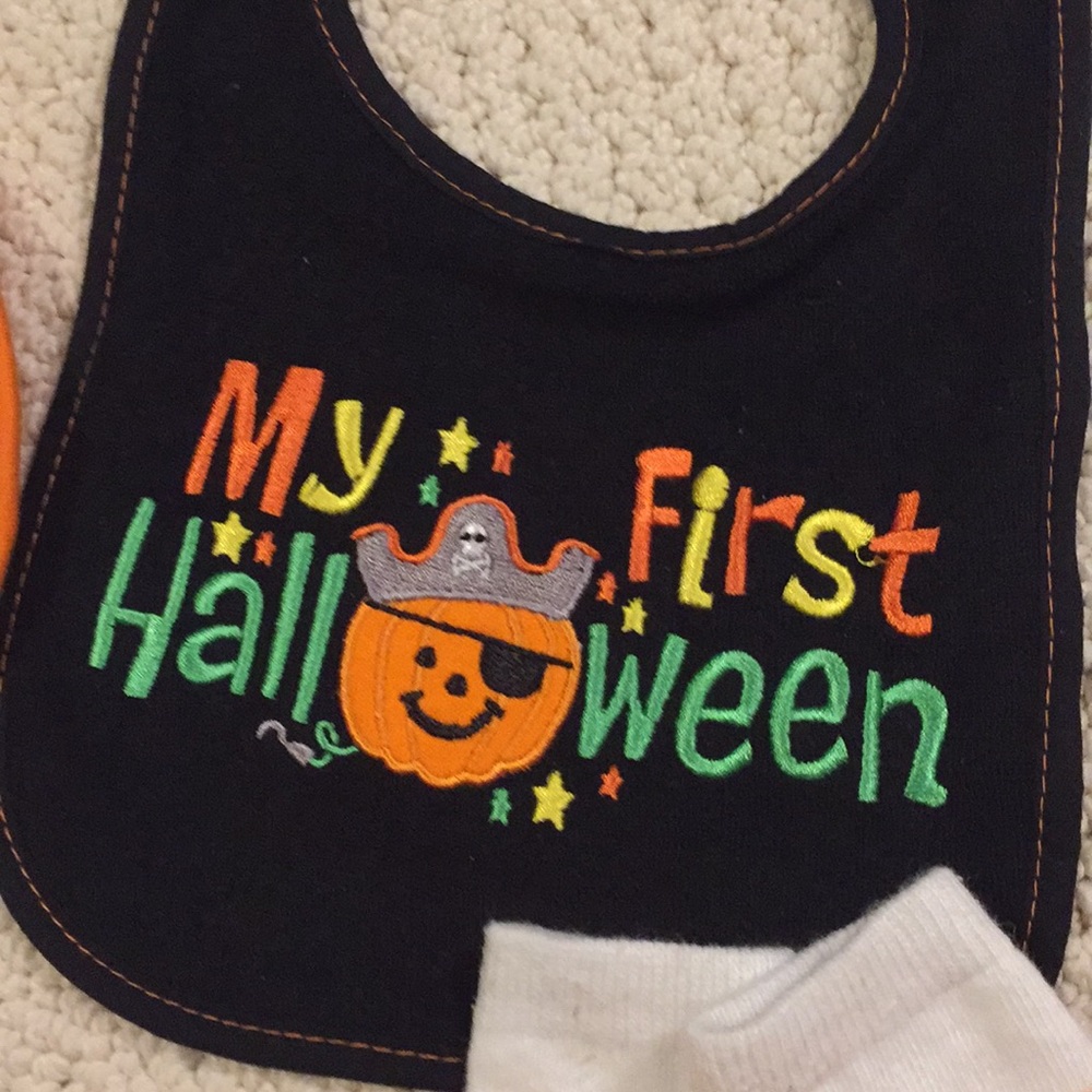 Halloween bibs and socks - Picture 2 of 4